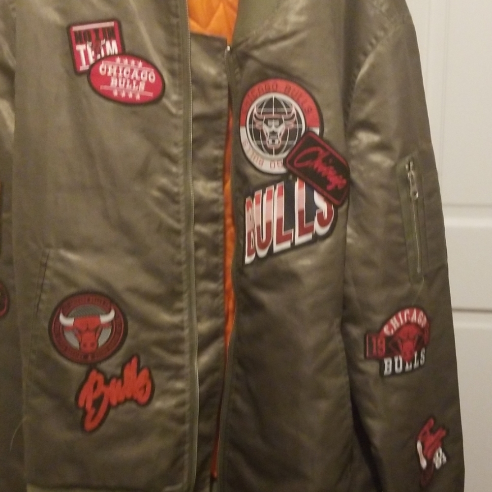 Bulls Bomber  good condition